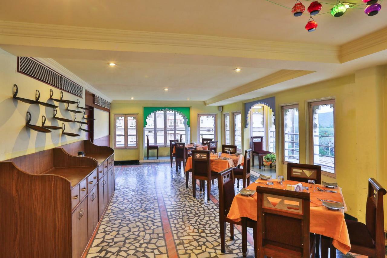 Hotel Jaisingh Garh By Innovating Hospitality Udaipur Exterior foto